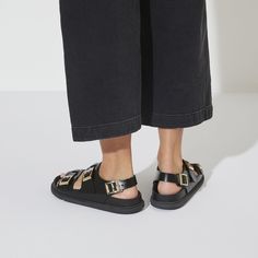 Birkenstock Cannes, Mayari Birkenstock, Tomboyish Outfits, Birkenstock Styles, Black Birkenstock, Unisex Looks, Men's Sandals, Calf Muscles, Adaptation