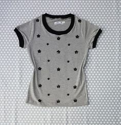 T-shirt Blusinha Feminina Cinza/Preto com Bordado "Flowers" Polka Dot Top, Tie Dye, Crop Tops, Flowers, Women's Top, T Shirt, Clothes