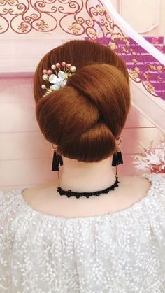 Sanggul Modern, Stunning Hairstyles, Hair Up Styles, Bun Hairstyles For Long Hair