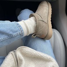 Aug 29, 2023 - My favorite cozy fall essentials to get in the perfect fall spirit, even if you are not looking forward to colder days! Antelope Uggs, Antelope Uggs Outfit, Ugh Outfits, Ugg Season, Shoes For Winter, Winter Mode Outfits, Cozy Clothes, Fall 23, Skandinavian Fashion