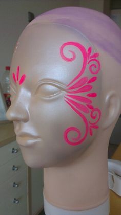 make de Carnaval Festival Face Makeup, Music Festival Face Paint, Pink Out Face Paint Ideas, Pink Face Paint School Spirit, Pink Face Paint Ideas, Pink Out Face Paint, Face Paint Pattern, Barbie Face Paint