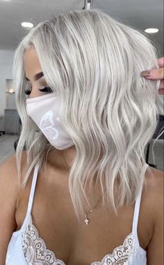 Blonde Hair With Dark Roots, Ice Blonde Hair, Hair With Dark Roots, Highlights Blonde Hair, Silver Blonde Hair, Icy Blonde Hair, Platinum Blonde Hair Color, White Blonde Hair, Dark Roots Blonde Hair