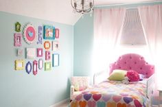 a child's bedroom decorated in pastel colors