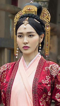 Princess Weiyoung, Ancient Egypt Fashion, Traditional Chinese Hanfu, Traditional Chinese Clothing, Traditional Chinese Dress, Hanfu Dress, Chinese Hairstyle, Winter Beauty, Asian Celebrities