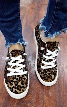 Leopard Slip On Sneakers, Leopard Print Outfits, Sneaker Outfits, Leopard Print Sneakers, Hillary Duff, Leopard Sneakers, Leopard Shoes, Cute Sneakers, Sneakers Mode