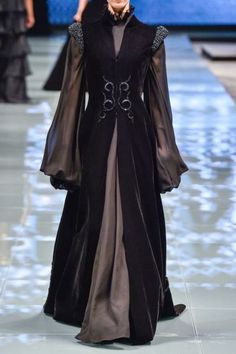 Star Wars Fashion, Fantasy Gowns, Arab Fashion, Velvet Fashion, Fantasy Dress, Fantasy Fashion