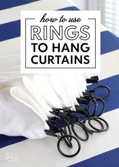 there are many rings to hang curtains on the table with text overlay that says how to use rings to hang curtains