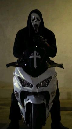 Ghostface Aesthetic Wallpaper, Ghostface Cosplay, Biker Wallpaper, Ghostface Wallpaper, Ghost Bike, Ghost Face Mask, Motos Yamaha