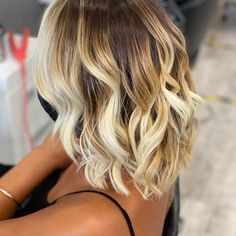 If you have short hair then give this Hair Color a try for sure! Try going for the even tone, either warm ir cool tone rather than mixing the two. #hair #haircolorideas Blonde Styles, Best Ombre Hair, Blonde Balayage Hair, Balayage Hair Color Ideas, Blonde Ambition