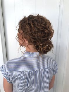 Wedding Buns, Twisted Ponytail, Bun Easy, Princess Hairstyle, Party Hairstyle, Short Homecoming Hair