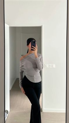 Trousers Outfit Women Classy, Classy Pants Outfits, Workwear Women, Outfits Professional, Classy Pants, Professional Workwear, Trousers Outfit, Interview Outfits, Corporate Outfits