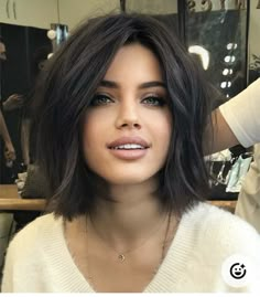 Dark Brown Hair Plus Size, Round Face Lob Long Layered, Dark Layered Bob, Bob Haircuts For Women Brunette, Short Hairstyles For Dark Hair, Dark Chin Length Hair, Thick Hair Medium Haircut, Short Bob Hairstyles Dark Hair, Short Dark Hair Round Face