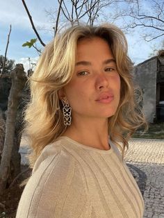 Butterfly Haircut Ideas for a Fun, Feminine Look Hairstyles Long Bob, Matilda Djerf Hair, Hairstyles For Layered Hair, Matilda Djerf, Haircut Inspiration, Blonde Hair Inspiration, Blowout Hair, Blonde Hair Looks, 90s Hairstyles