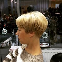 extra short layered bob Short Stacked Wedge Haircut, Short Wedge Hairstyles, Wedge Haircuts, Short Wedge Haircut, Feminine Short Hair, Wedge Haircut, Wedge Hairstyles, Large Curls, Straight Black Hair