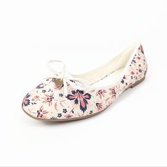 Nwot Ted Baker London Bayna Floral Ballet Flat. A Colorful Floral Print Refreshes The Timeless Silhouette Of A Ballet Flat Accented By A Delicate Bow. Textile Upper And Lining/Rubber Sole. Nwot. Size 40. Usa 8.5. Cream Closed Toe Flats For Spring, Spring Cream Closed Toe Flats, Spring Cream Ballet Flats With Almond Toe, Cream Almond Toe Ballet Flats For Spring, White Ballet Flats For Summer, Cream Lace-up Flats For Spring, Cream Almond Toe Flats For Spring, Spring Cream Almond Toe Flats, White Casual Ballet Flats For Spring