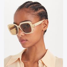 Oversized square frames accented with gradient acetate make a bold and sophisticated statement. The Miller sunglasses are detailed with front metal stiches and our signature logo on the temples. Tory Burch Square Sunglasses, Designer Beige Sunglasses With Gradient Lenses, Chic Beige Square Frame Sunglasses, Luxury Beige Sunglasses, Chic Acetate Square Frame Sunglasses, Luxury Square Sunglasses With Gradient Lenses, Chic Square Frame Acetate Sunglasses, Luxury Beige Sunglasses With Gradient Lenses, Elegant Beige Square Frame Sunglasses