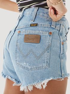 Summer Outfit 2023, Surfergirl Style, Wrangler Women, Jean Short Outfits, Outfit 2023, Cute Country Outfits, Wrangler Shorts, Western Style Outfits, Outfit Inspo Summer