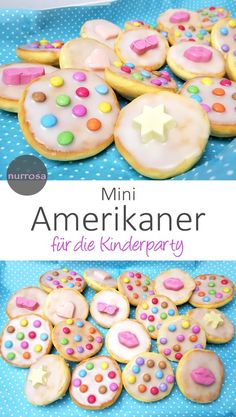 some cookies are on a blue tablecloth and there is a sign that says,'mini amerikaner fur die kindereparty '