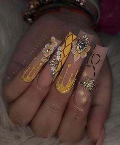 Bumble Bee Acrylic Nails, Bee Acrylic Nails, Glam Nails Designs, Gender Reveal Nails Ideas Acrylic, Unique Acrylic Nails Creative, Gender Reveal Nails Ideas, Baby Shower Nails Boy, Beach Nails Art, Gender Reveal Nails