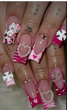 Cute 2000s Nails, Basic Aesthetic Nails, Bling Hello Kitty Nails, Nail Inspiration Y2k, Medium Hello Kitty Nails, Hello Kitty Themed Nails, Acrylic Y2k Nails, Hello Kitty Acrylic Nail Designs, Y2k Nails Hello Kitty