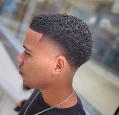 Taper Hairstyle, Medium Fade Haircut, Black Man Haircut Fade, Low Cut Hairstyles, Best Short Haircuts For Men