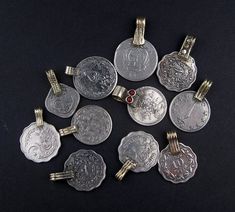 Silver Coin Jewelry, Jewelry Rings Unique, Silver Jewellery Sets, Silver Jewels, Old Coins, Silver Jewelry Pendant, Coin Jewelry, Silver Jewelry Rings, Old Jewelry