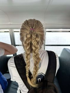 soccer | game day hair | hairstyle | soccer hairstyle | braids | braided pony tail Hair Down Styles, Ideas For Parties, Braided Pony