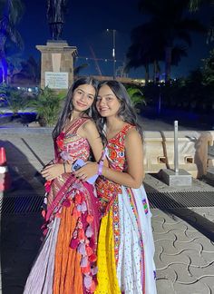 Navratri Pics, Navratri Photos, Navratri Poses, Navratri Photo, Buddha Background, Navratri Outfits, Pics With Friends, India Girl