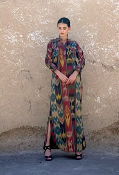 Uzbek Ikat, Tenun Ikat, Kimono Maxi Dress, Ikat Dress, Classic Style Outfits, Batik Fashion, Mode Abaya, Ikat Design, Silk Ikat