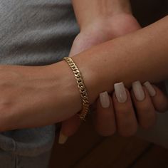 14K Yellow Gold 5mm Empty Inside Hollow Handmade Double-Side is Suitable Curb Chain Bracelet Birthdays Valentine's Day Dainty Gift for Women ⓂThis 14k gold border chain bangle is a modern, classic, minimalist design that complements your stylish look. This is a unisex jewelry and therefore the perfect gift for anyone for special occasions. ⓂMaterials & Specifications : Chain Width : 5 mm (0.19 in) Curb Chain Length : 17 cm (6.7 in) 18 cm (7 in) 19 cm (7.5 in) 20 cm (7.9 in) Any size can be m Luxury Everyday Bracelets With Curb Chain, Luxury Curb Chain Bracelets For Everyday, Luxury Curb Chain Bracelet For Everyday, Luxury Everyday Curb Chain Bracelets, Luxury Cuban Link Box Chain Bracelet As Gift, Cuban Link Box Chain Bracelet Gift, Classic Cuban Link Box Chain Bracelet Gift, Luxury Figaro Chain Bracelet As Gift, Cuban Link Tarnish Resistant Bracelets For Gifts