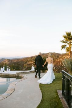 Roz + Adam celebrated their wedding with an intimate ceremony in their home in San Diego, CA. They exchanged vows with their family and closest friends!