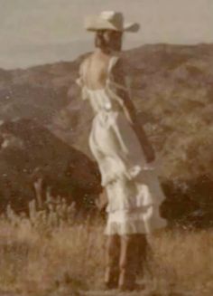 vintage, coquette, lana del rey vibes Coquette Lana Del Rey, Southern Aesthetic, Cowgirl Photoshoot, Western Gothic, Western Photoshoot, Americana Aesthetic, Cowboy Aesthetic, Looks Country, Cowgirl Aesthetic