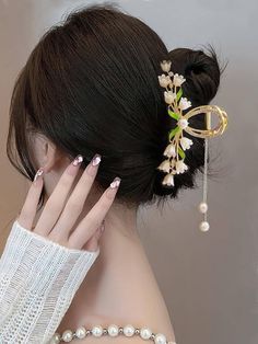 Elegance Hair, Easy Bun Hairstyles For Long Hair, Easy Bun Hairstyles, Hair Accessories Collection, Hair Clamps, Clip Hairstyles, Women Flower, Elegant Hair