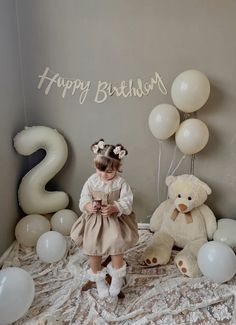 Prensesim 2 yaşında🤍 2nd Year Birthday Ideas Girl, 2 Birthday Photoshoot Ideas, Baby Girl 2nd Birthday Ideas, Happy Birthday Baby Girl, 2nd Birthday Photos, Baby Birthday Photoshoot, Birthday Decorations At Home, Diy Floral Decor, Baby Birthday Decorations