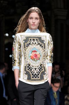 Balmain Baroque Period, Modern Baroque, Olivier Rousteing, Embellished Sweatshirts, Fashion Embroidery, Pierre Balmain, Shirt Embroidery, Baroque Fashion, Mode Vintage