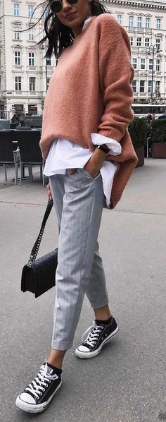 Sweater Style Outfits, Style Inspiration Vintage, Stylish Fall Outfits, Sneakers Street Style, Chic Pants, Mode Casual, Urban Street Style, Fashion Business, Cozy Outfit