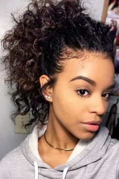 Dunner Wordend Haar, Curly Hair Women, Hairstyles For Curly Hair, Curly Girl Hairstyles, Penteado Cabelo Curto, Hair Photo, Short Curly Hair, Long Curly Hair