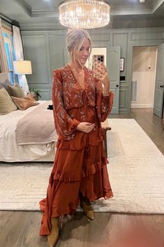 Western Long Sleeve Dress, Boho Fall Maxi Dress, Maternity Wedding Guest Dress Winter, Boho Fall Wedding Guest Dress, Boho Dress Outfit Fall, Maxi Dress Western Style, Maxi Dresses Winter Outfit, Boho Fall Dresses Long Sleeve, Western Maxi Dress Outfit