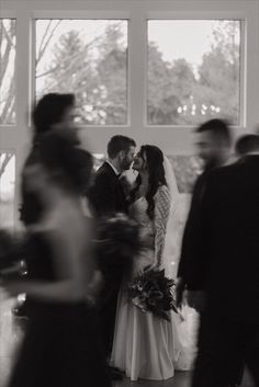 wedding photoshoot Wedding Crowd Photo, Staged Wedding Photos, Dynamic Wedding Photos, Noir Wedding Photography, Blurry Motion Photography, Evening Wedding Photography, Photojournalism Photography Wedding, Wedding Photography Movement, Slow Shutter Wedding Photography