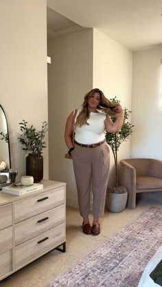 Business Casual Chic Outfits For Women, Business Casual Mid Size, Mid Size Work Outfit, Midsize Office Outfit, Office Outfits Women Curvy, Midsize Work Outfit, Stylish Office Outfits Women, Curvy Work Outfit, Office Wear Corporate