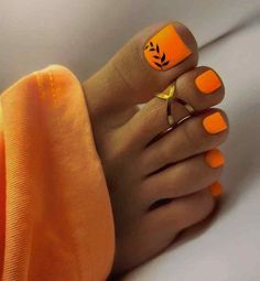 Pedicure Ideas Orange, Sunset Toe Nails, Gel Toes Ideas Summer, Tow Nail Designs, Hot Summer Nails 2024, Pedicures 2024, Orange Toe Nail Designs, Fun Pedicure Ideas, Orange Pedicure Ideas