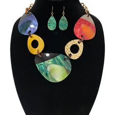 -Necklace Size: Approx. 20” + 3” Ext. -Multicolored -Materials: Acetate, Golden Metal -Earrings Size: Approx. 1” -Hook Earrings Modern Multicolor Resin Jewelry, Metal Earrings, Necklace Sizes, Link Necklace, Hook Earrings, Green Yellow, Necklace Set, Womens Jewelry Necklace, Jewelry Necklaces