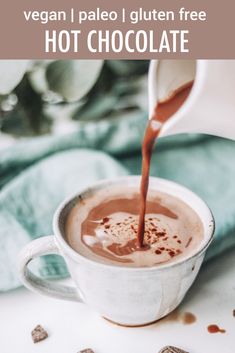 a person pouring chocolate into a cup with the words manana fria, chocolate calentee