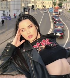 Outfits Rockstar Mujer, Rocker Girl, Morticia Addams, Looks Black, Feminine Aesthetic, Star Girl, Insta Photo Ideas, Edgy Outfits