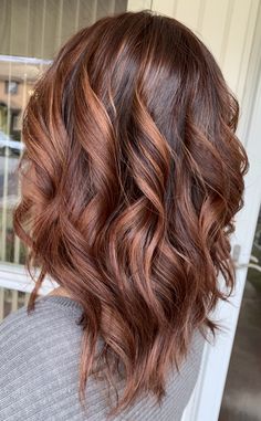 Spiced Cinnamon Hair Color, Cinnamon Spice Hair Color, Cooper Balayage Brunettes, Blond Caramel, Hair Color Brown Chestnut, Copper Brown Hair, Light Auburn Hair, Cinnamon Hair