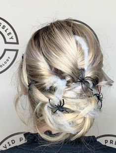 Spiders In Hair Halloween, Halloween Make Up Spiders, Spider Web Hairstyle, Halloween Hair Updos, Halloween Hair Spider, Halloween Spider Hair, Spider Hairstyle Halloween, Halloween Updos Hairstyles, Spiderweb Hair Design