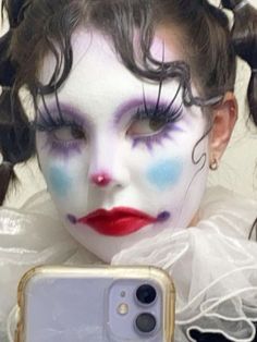 halloween clown makeup: cute circus clown Creepy Cute Clown Makeup, Clown Makeup Vintage, Clown Makeup Without White Face, Unique Clown Makeup, Simple Clown Outfit, Jester Halloween Makeup, Clown Doll Makeup, Vintage Clown Makeup, Clown Makeup Looks