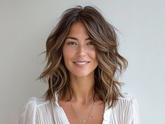 50 Best Medium Wavy Hairstyle Ideas of 2024 Shoulder Length Wavy Hair, Collarbone Length Hair, Shoulder Length Layered Hair, Trendy We Fryzurach, Wavy Hairstyles Medium, Thick Wavy Hair, Medium Layered Haircuts, Medium Length Hair With Layers