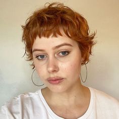 Short Wavy Haircuts, Short Choppy Haircuts, Androgynous Hair, Choppy Bangs, Shaggy Short Hair, Really Short Hair, Wavy Haircuts, Hair Inspiration Short