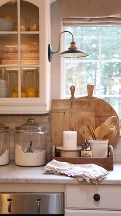 the kitchen counter is clean and ready for us to use in the day time,